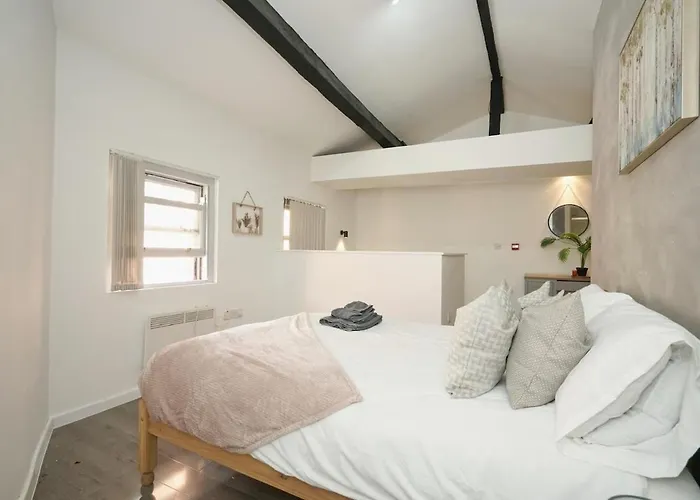 Modern Apartment By Arndale Center