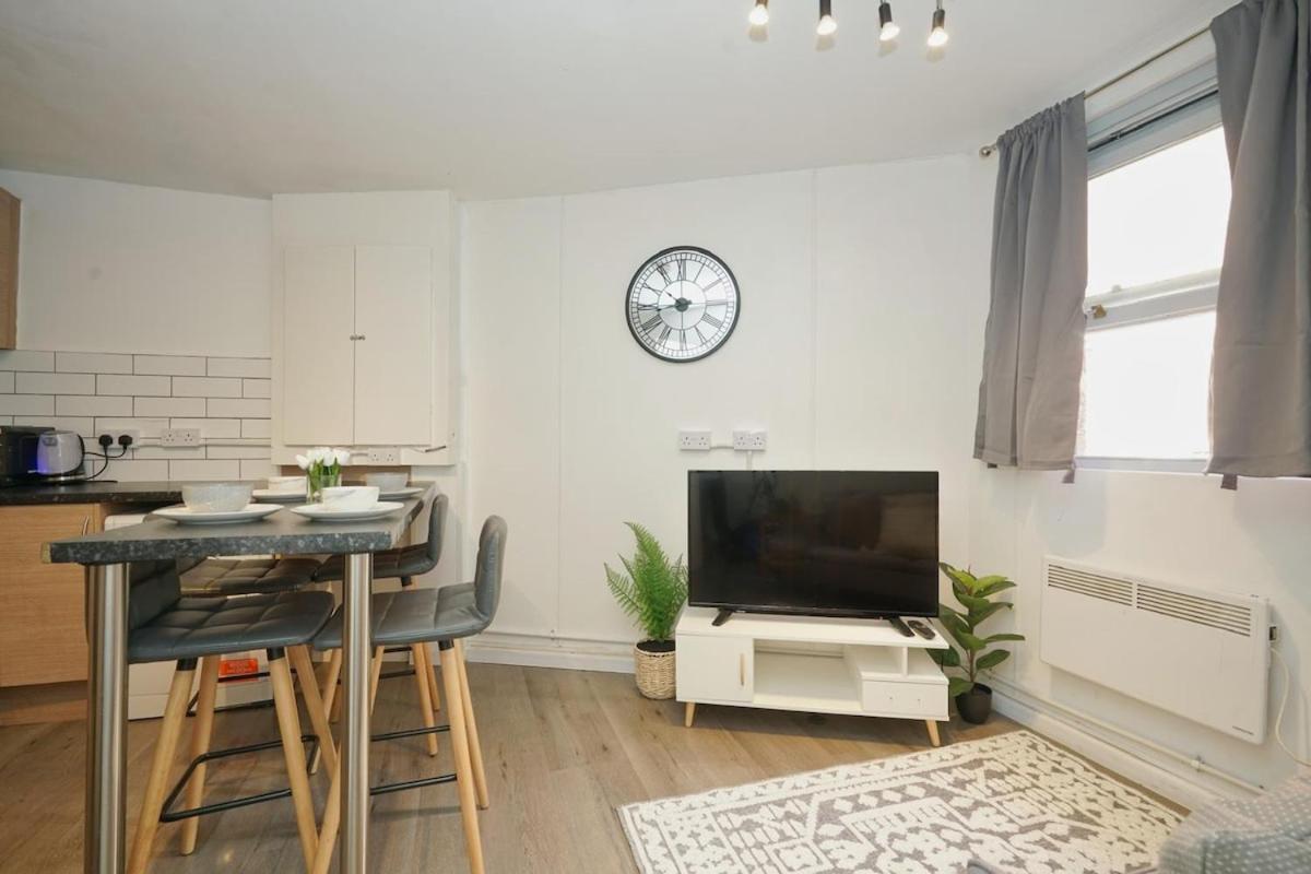 Modern By Arndale Center